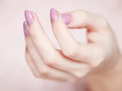 足部美甲光療 — 珊瑚橘夏日配色